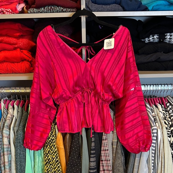 Lush fushia long sleeve v neck elastic waistband tie back blouse size S NWT - Picture 1 of 3
